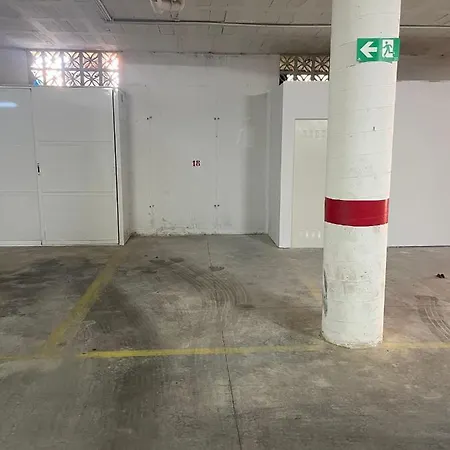 Piso Con Parking Y Piscina En Costa *